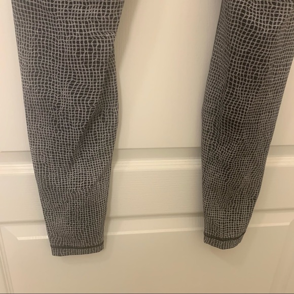 LULULEMON leggings black white reflective logo - Picture 9 of 14